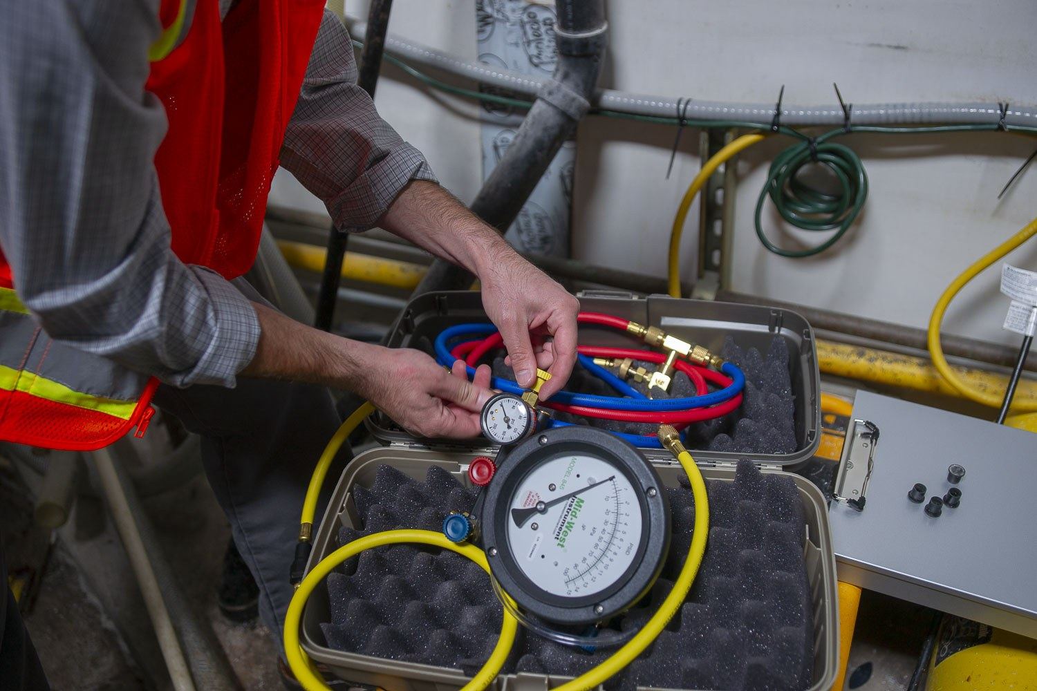 Backflow test kit gauge